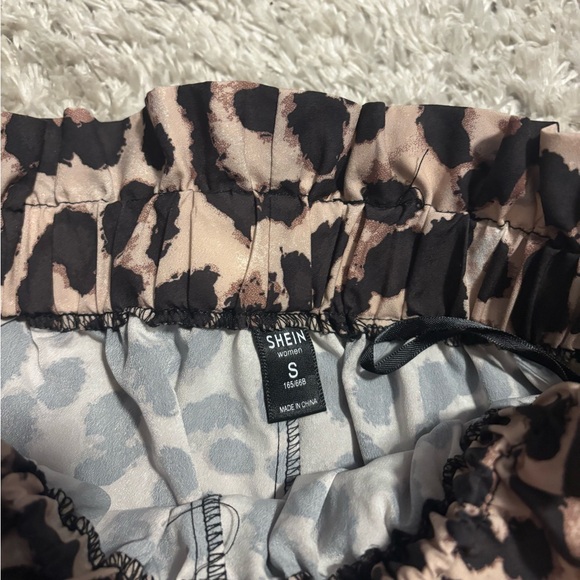 🎁 Leopard Print Shorts - Picture 3 of 5